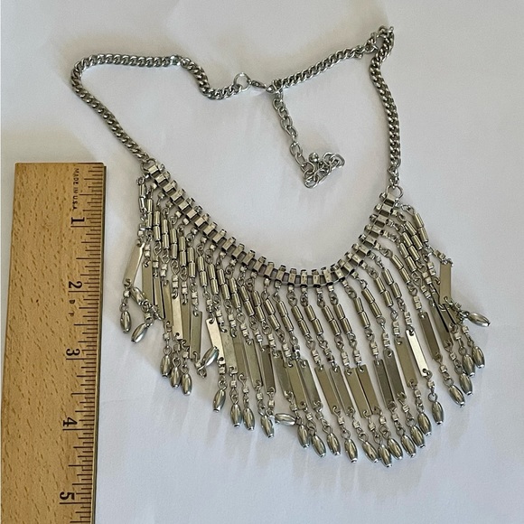 Beautiful NWOT Silver Metal Bib Statement Necklace - Picture 8 of 11